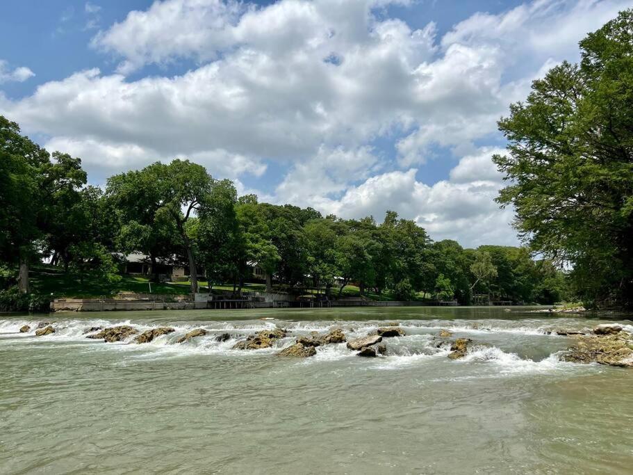 The River Haven - Sleeps 32 - On Guadalupe River Seguin Exterior photo