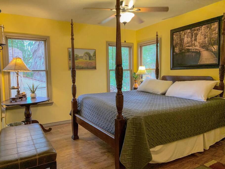 The River Haven - Sleeps 32 - On Guadalupe River Seguin Exterior photo