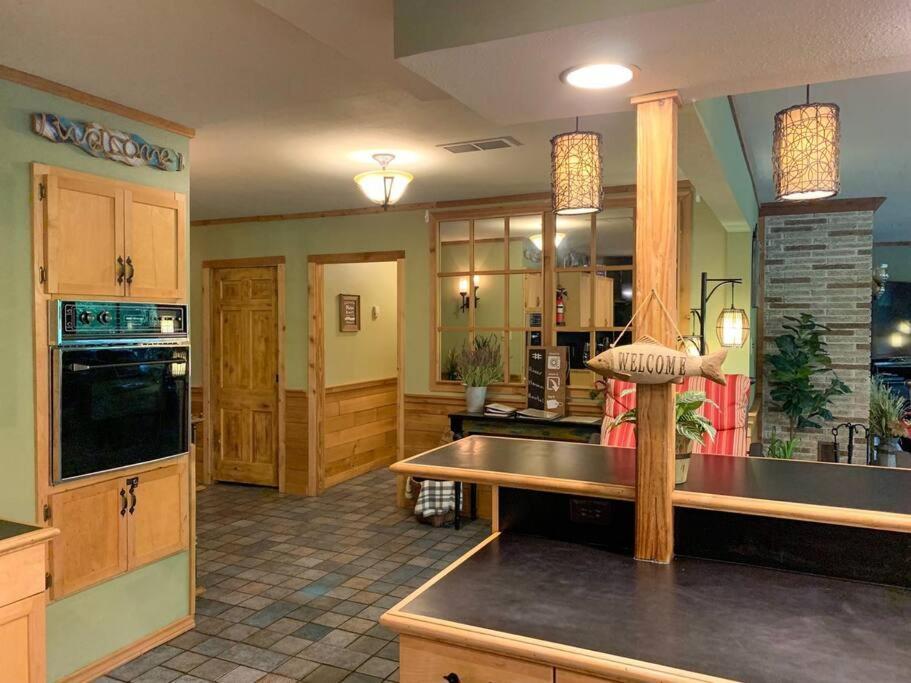 The River Haven - Sleeps 32 - On Guadalupe River Seguin Exterior photo