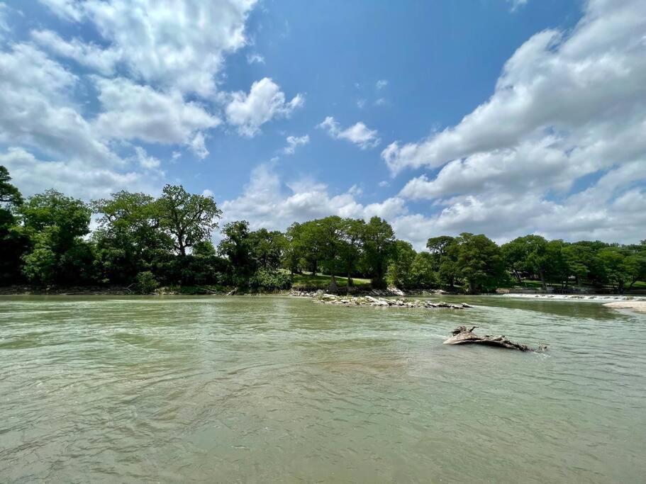The River Haven - Sleeps 32 - On Guadalupe River Seguin Exterior photo