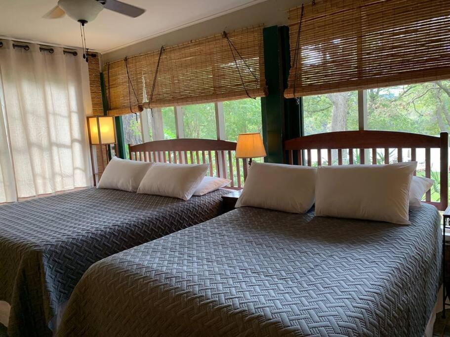 The River Haven - Sleeps 32 - On Guadalupe River Seguin Exterior photo