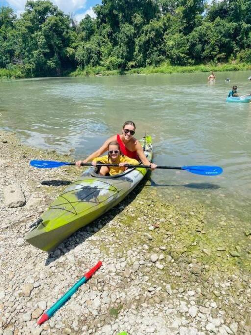 The River Haven - Sleeps 32 - On Guadalupe River Seguin Exterior photo