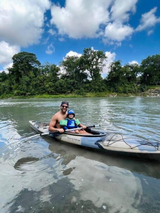 The River Haven - Sleeps 32 - On Guadalupe River Seguin Exterior photo