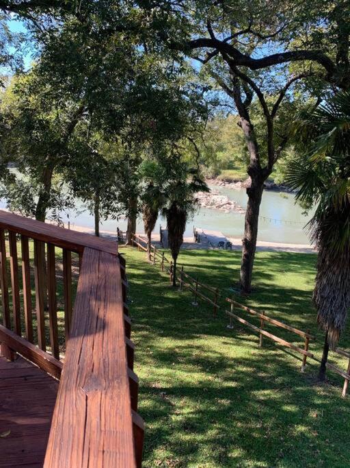 The River Haven - Sleeps 32 - On Guadalupe River Seguin Exterior photo